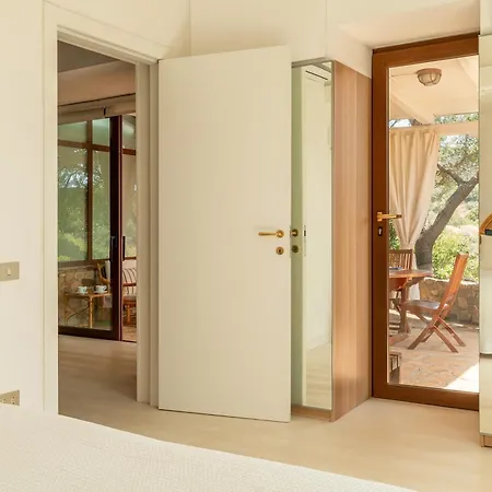 Villa Blue Bay A Pochi Passi Dalla Baia Di Porto Luna Simius