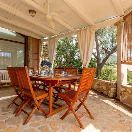 Villa Blue Bay A Pochi Passi Dalla Baia Di Porto Luna Simius